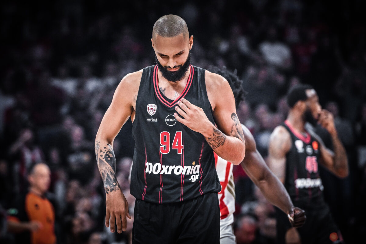 Ο Εβάν Φουρνιέ σε αγώνα του Ολυμπιακού