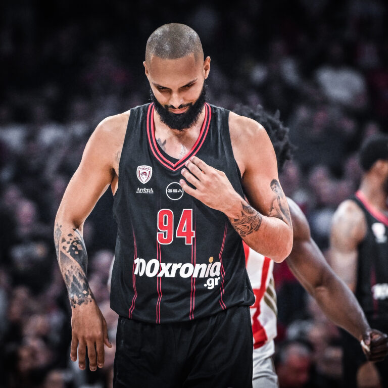 Ο Εβάν Φουρνιέ σε αγώνα του Ολυμπιακού