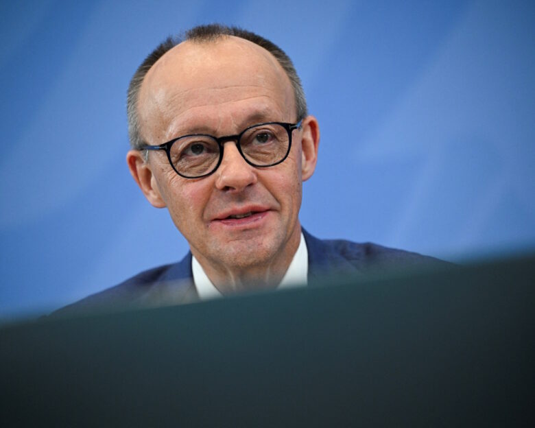 Ο Μερτς χτυπά «καμπανάκι» κινδύνου: Αν πέσει η Ουκρανία στο στόχαστρο του Πούτιν θα μπει η ΕΕ