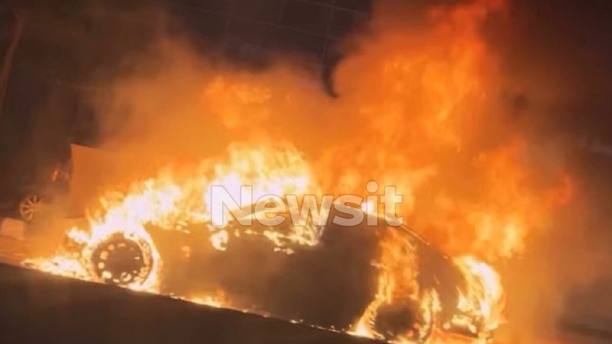 Φωτιά σε αυτοκίνητο στην Κηφισίας