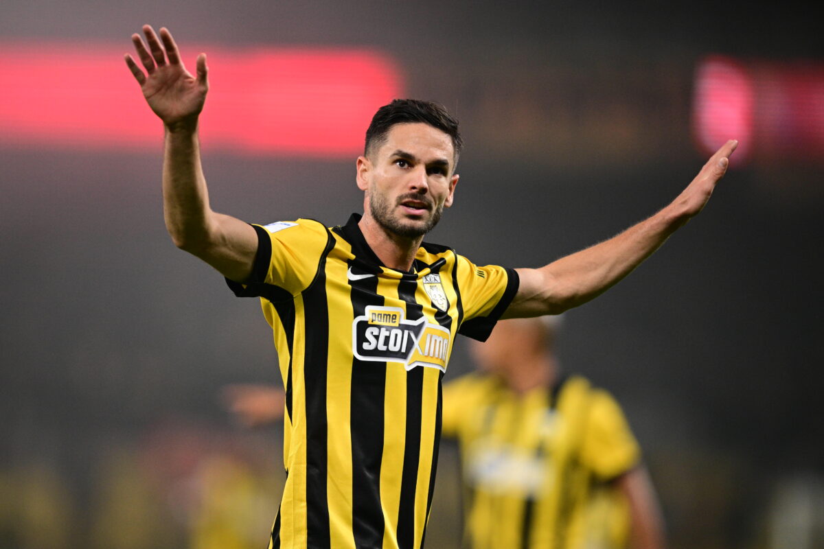 Ο Γκατσίνοβιτς με τη φανέλα της ΑΕΚ(KLODIAN LATO