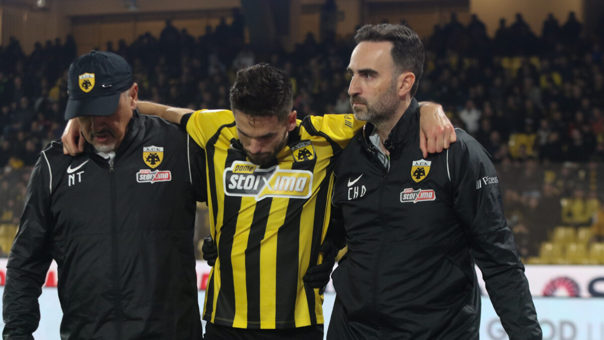 Ο Γκατσίνοβιτς μετά τον τραυματισμό του (ΧΡΗΣΤΟΣ ΜΠΟΝΗΣ