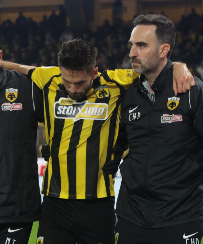 Ο Γκατσίνοβιτς μετά τον τραυματισμό του (ΧΡΗΣΤΟΣ ΜΠΟΝΗΣ