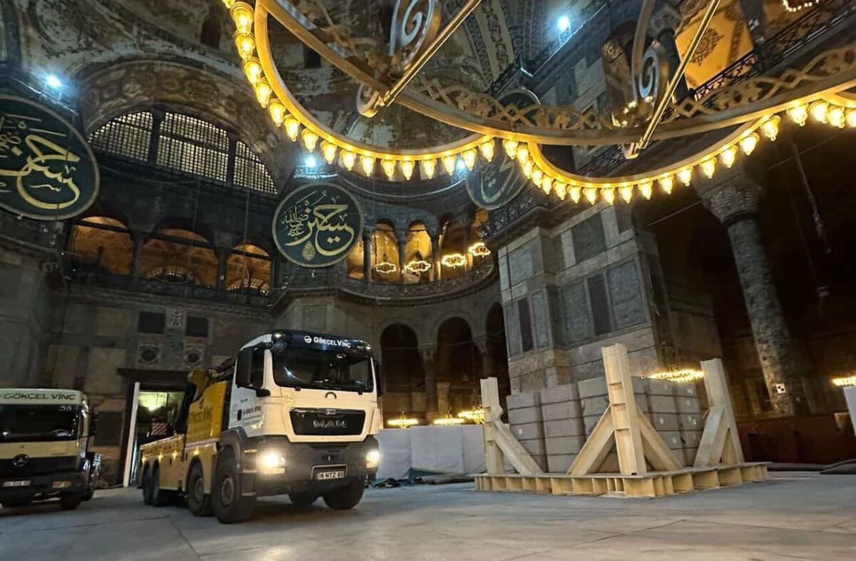 Γερανοί στην Αγία Σοφία