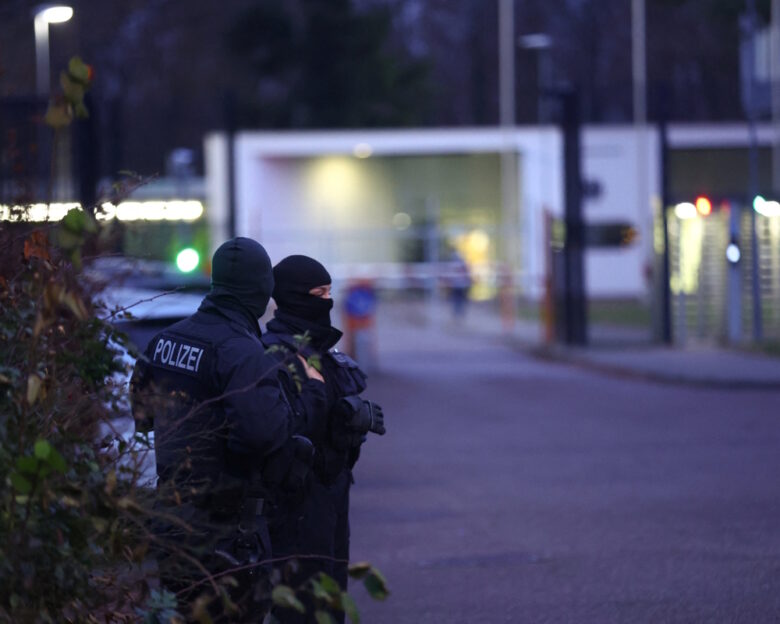 Γερμανία: Οι αρχές συνέλαβαν πέντε άνδρες που είναι ύποπτοι για σχεδιασμό επίθεσης σε χριστουγεννιάτικη αγορά