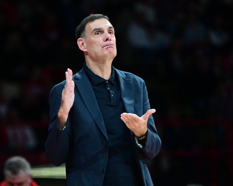 Ενοχλημένος ο Μπαρτζώκας με την χαλάρωση των παικτών του Ολυμπιακού: «Μετά το +21 αποφάσισε ο καθένας να κάνει ό,τι θέλει»