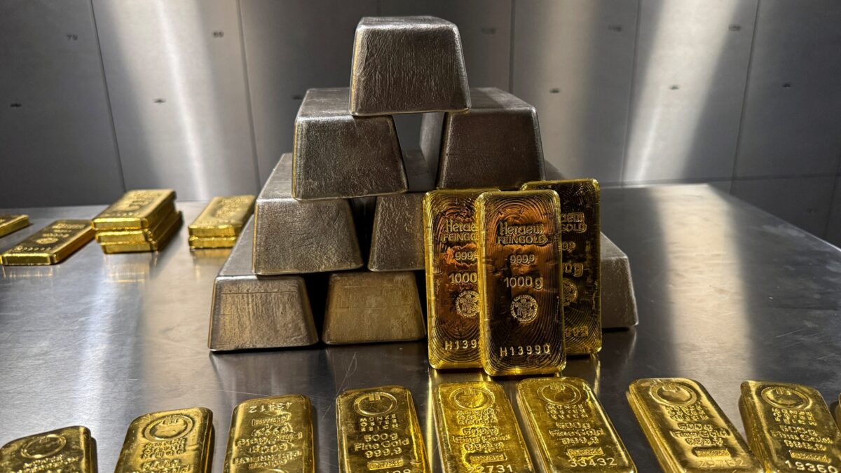 Μπάρες χρυσού και ασημιού