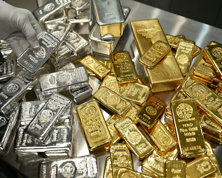 Μπάρες χρυσού και ασημιού