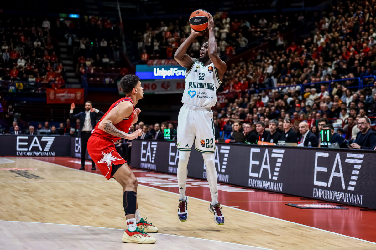 Ο Γκραντ κόντρα στην Αρμάνι