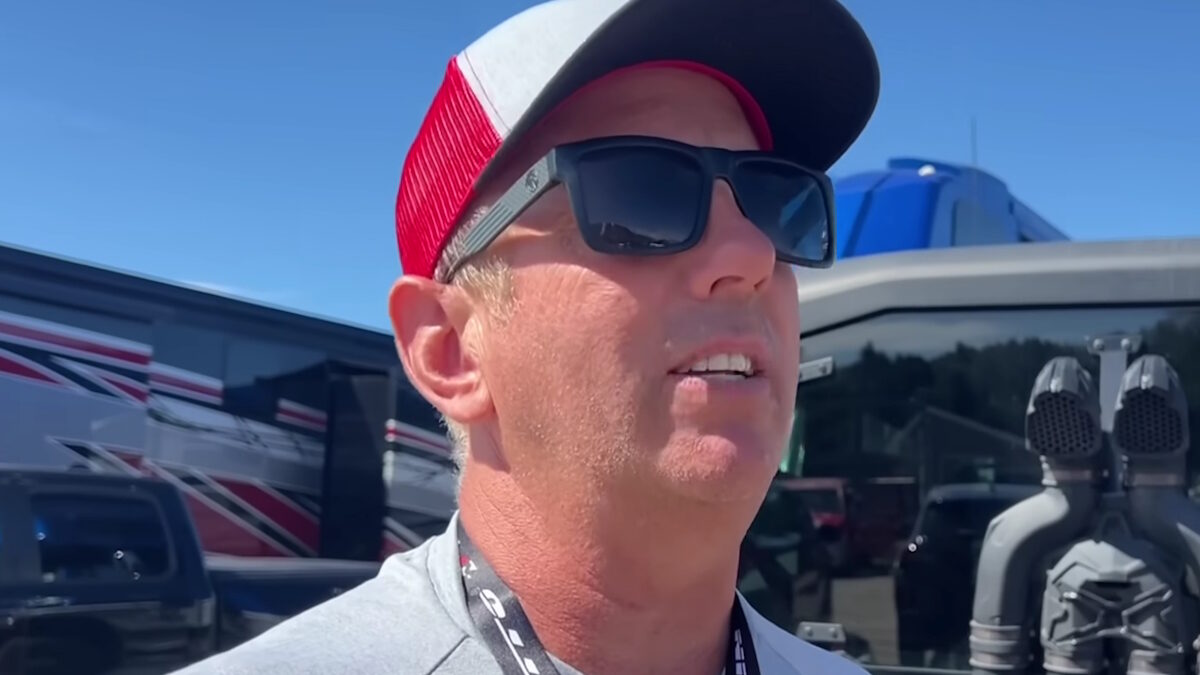 Ο πρώην πρωταθλητής των αγώνων αυτοκινήτου NASCAR, Greg Biffle