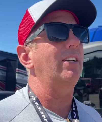 Ο πρώην πρωταθλητής των αγώνων αυτοκινήτου NASCAR, Greg Biffle