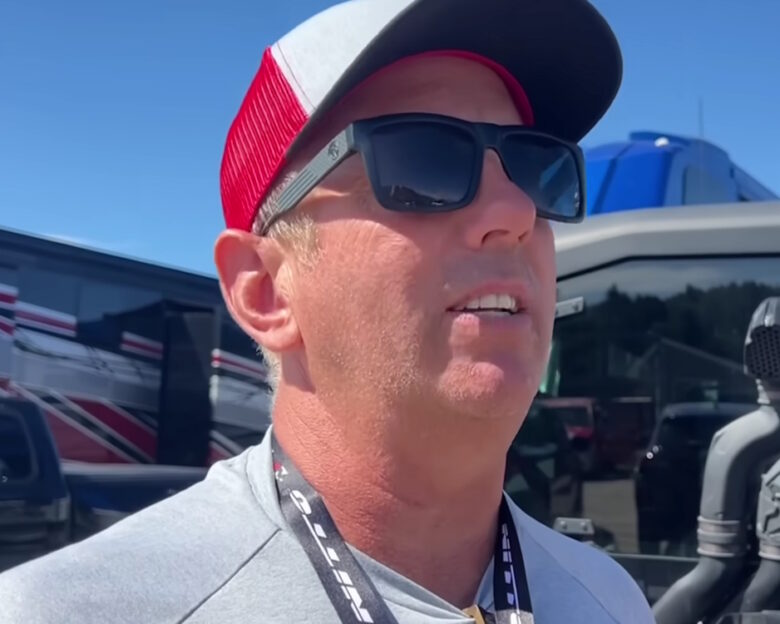 Ο πρώην πρωταθλητής των αγώνων αυτοκινήτου NASCAR, Greg Biffle