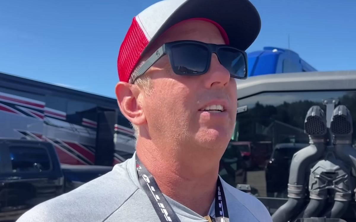 Ο πρώην πρωταθλητής των αγώνων αυτοκινήτου NASCAR, Greg Biffle