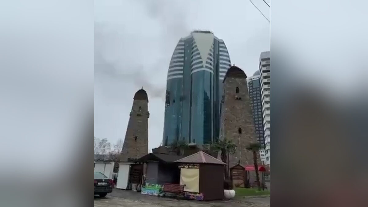 Το κτίριο που υπέστη ζημιές στο Γκρόζνι