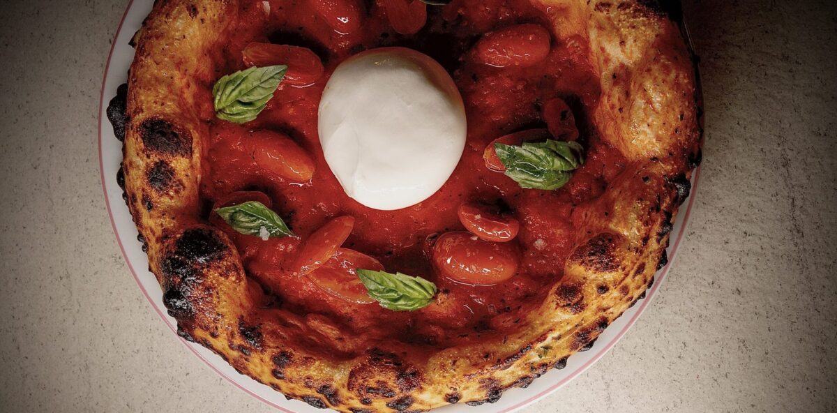 Etien Pizza Bar: η νέα αφήγηση της πίτσας και το event που τη φέρνει στο επίκεντρο