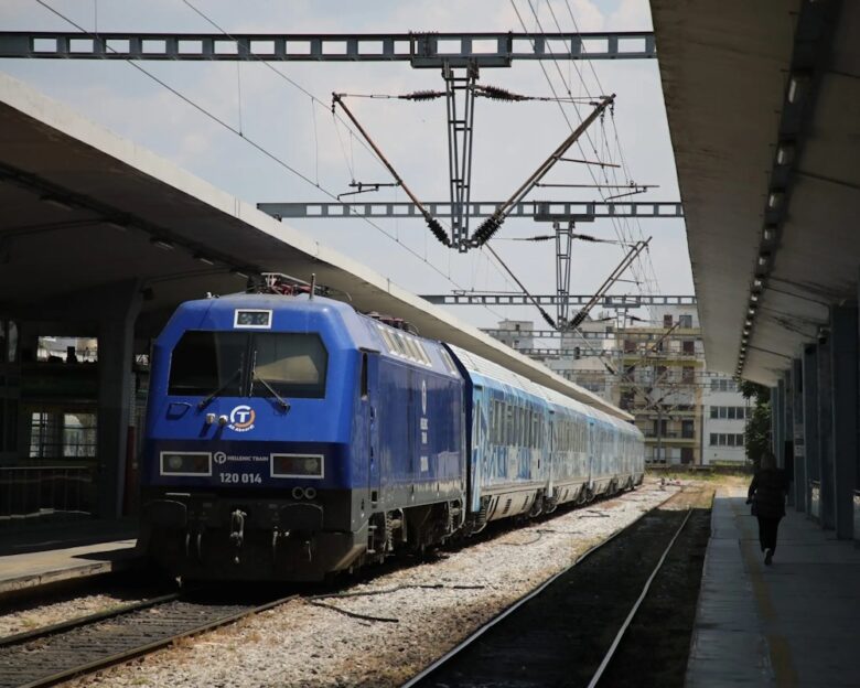 Η Hellenic Train διακόπτει τα δρομολόγια μεταξύ Λάρισας και Λειανοκλαδίου λόγω της υπερχείλισης του ποταμού Ενιπέα