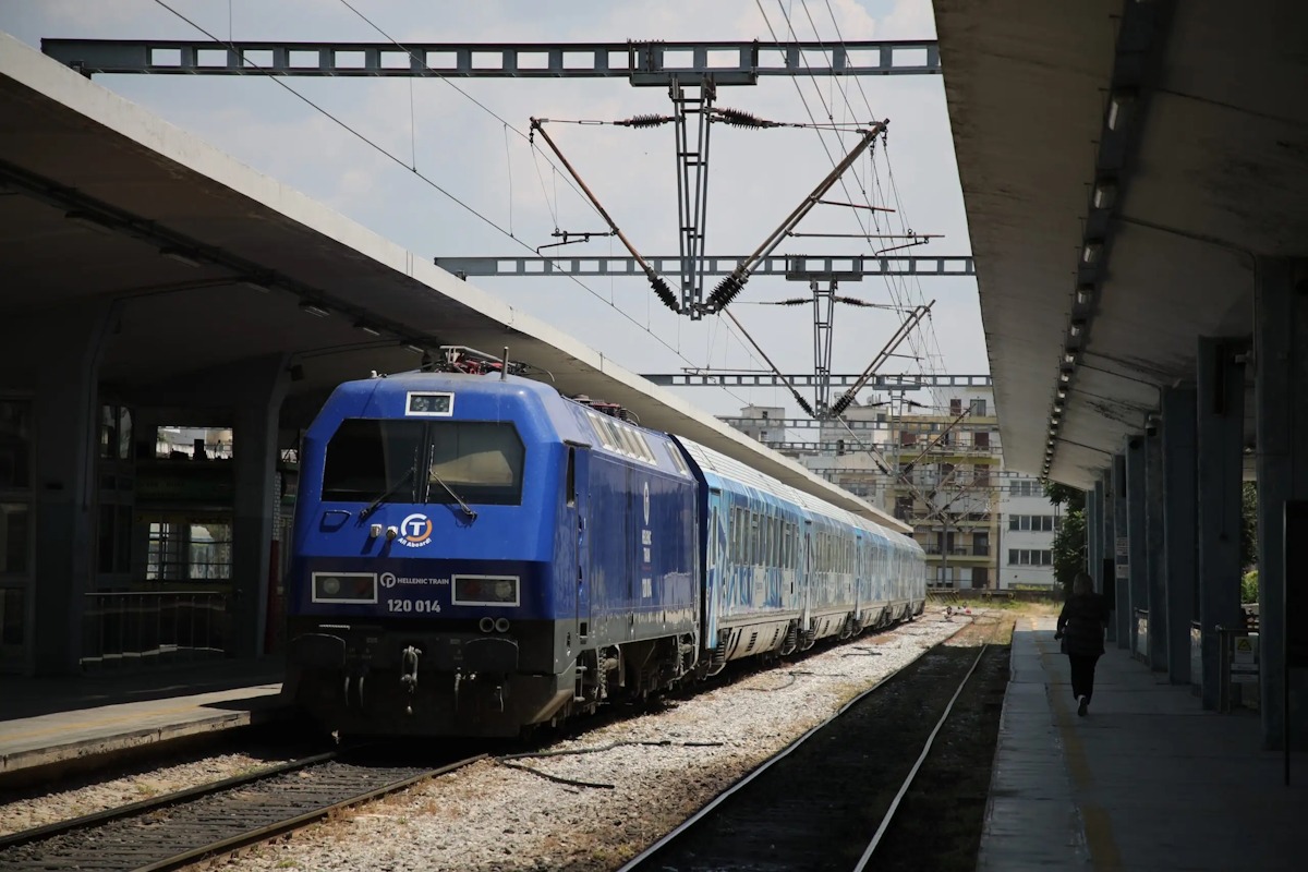 Η Hellenic Train διακόπτει τα δρομολόγια μεταξύ Λάρισας και Λειανοκλαδίου λόγω της υπερχείλισης του ποταμού Ενιπέα
