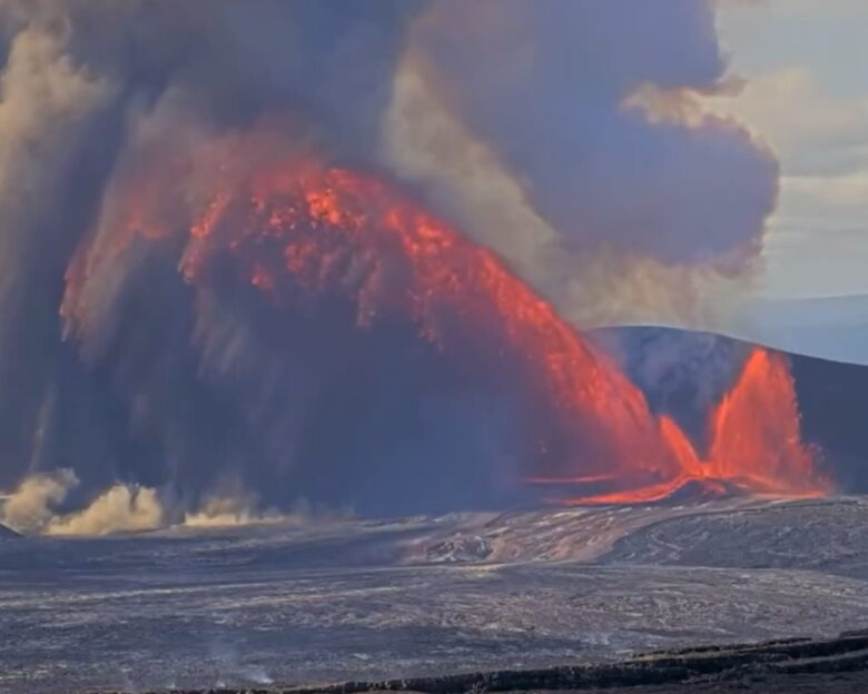 Χαβάη: «Ξύπνησε» το ηφαίστειο Κιλαουέα – Μαγευτικοί πίδακες λάβας «καταπίνουν» κάμερα που κατέγραφε την έκρηξη
