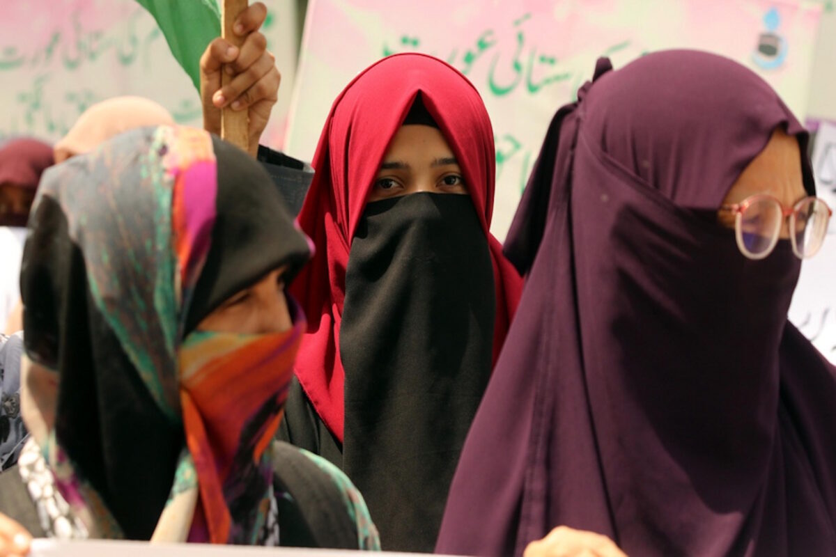 Κορίτσια που φοράνε μαντίλα