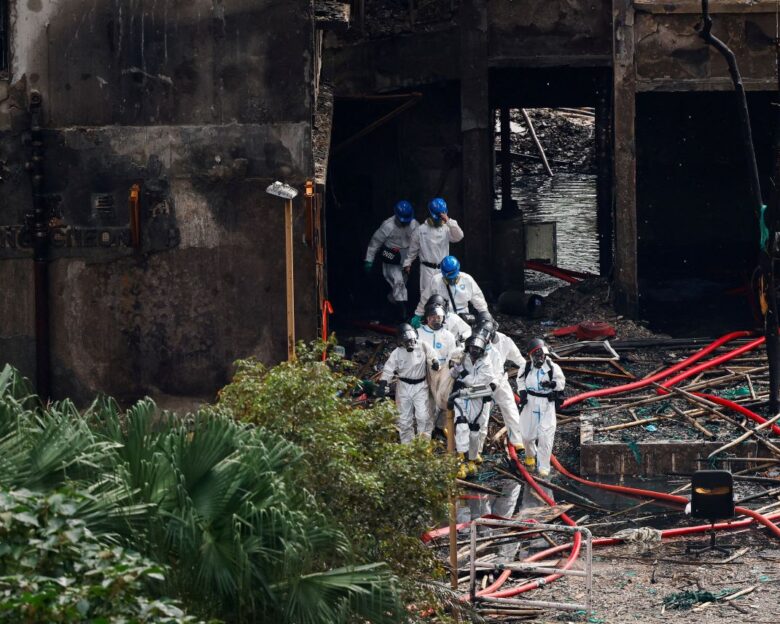 Χονγκ Κονγκ: Συνεχίζονται οι έρευνες στους καμένους πύργους – 40 αγνοούμενοι και 13 συλλήψεις μέχρι στιγμής