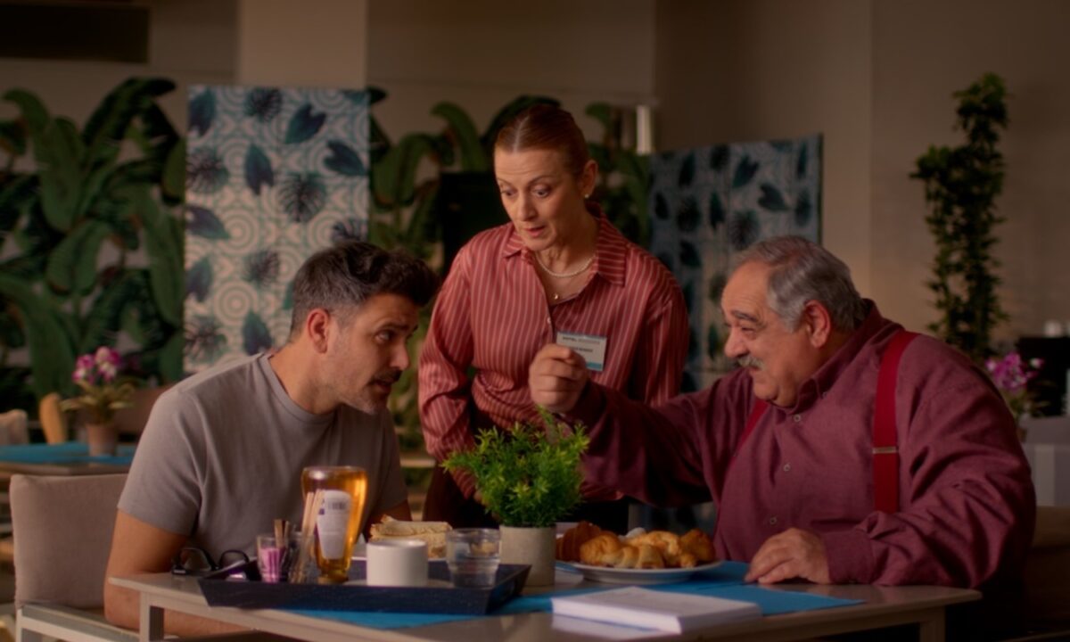 Hotel Elvira – επόμενο επεισόδιο: Η Ελβίρα συγκρούεται με τον Γιάννη για τη θέση του προέδρου στην Ένωση Ξενοδόχων