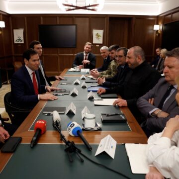 Συνάντηση αντιπροσωπειών ΗΠΑ και Ουκρανίας