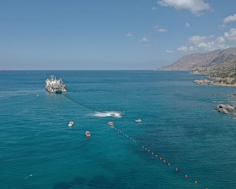 Εξοικονόμηση άνω των 700 εκατ. ευρώ από τη λειτουργία της ηλεκτρικής διασύνδεσης Κρήτης – Πελοποννήσου
