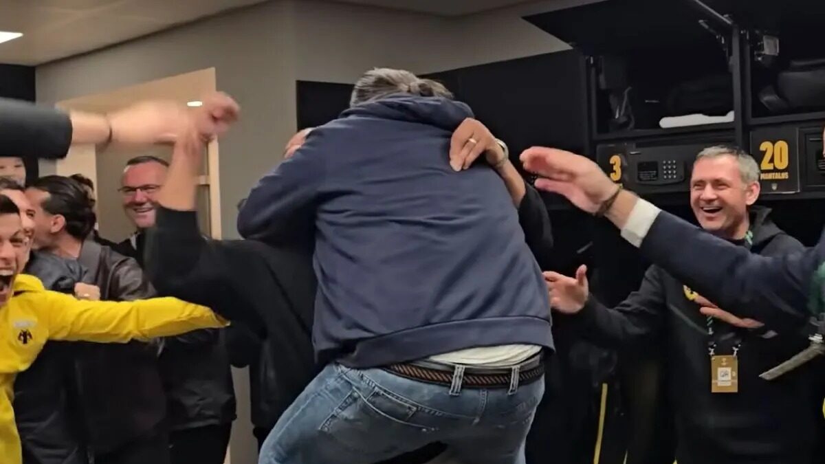 Χαμός στα αποδυτήρια της ΑΕΚ με τον Super Mario Ηλιόπουλο: Οι μυθικές ατάκες, το πριμ και το ξέσπασμα του ισχυρού άνδρα της Ένωσης