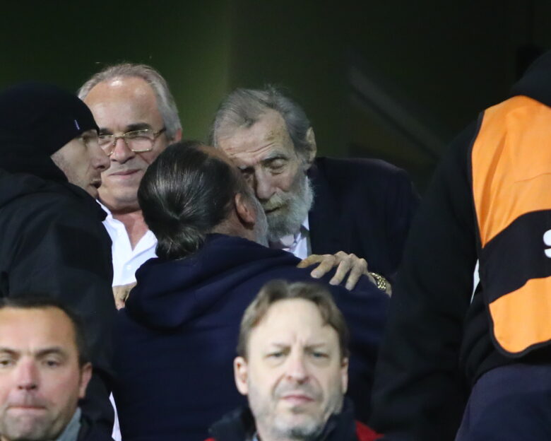 Η κίνηση αλληλοσεβασμού μεταξύ Μάριου Ηλιόπουλου και Γιώργου Βαρδινογιάννη στο Παναθηναϊκός – ΑΕΚ