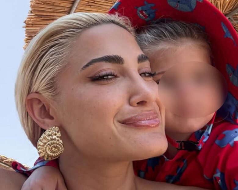 Η Ιωάννα Τούνη με τον γιο της