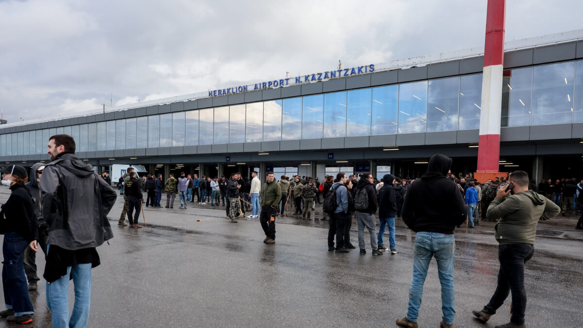 Αγρότες στο αεροδρόμιο Ηρακλείου