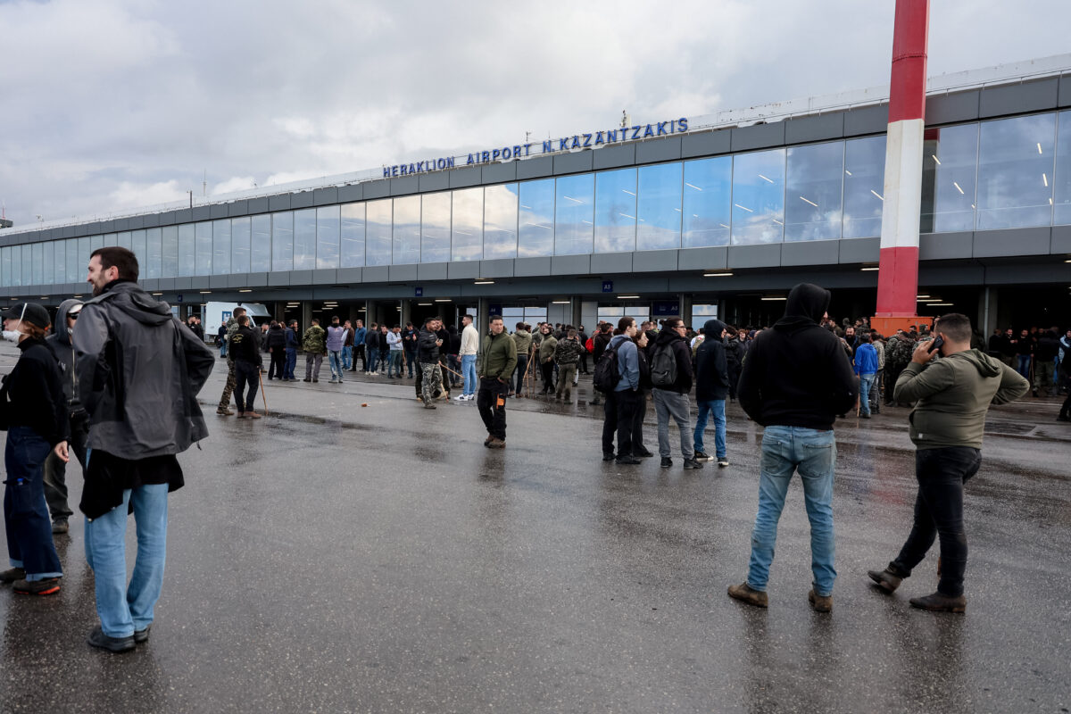 Αγρότες στο αεροδρόμιο Ηρακλείου