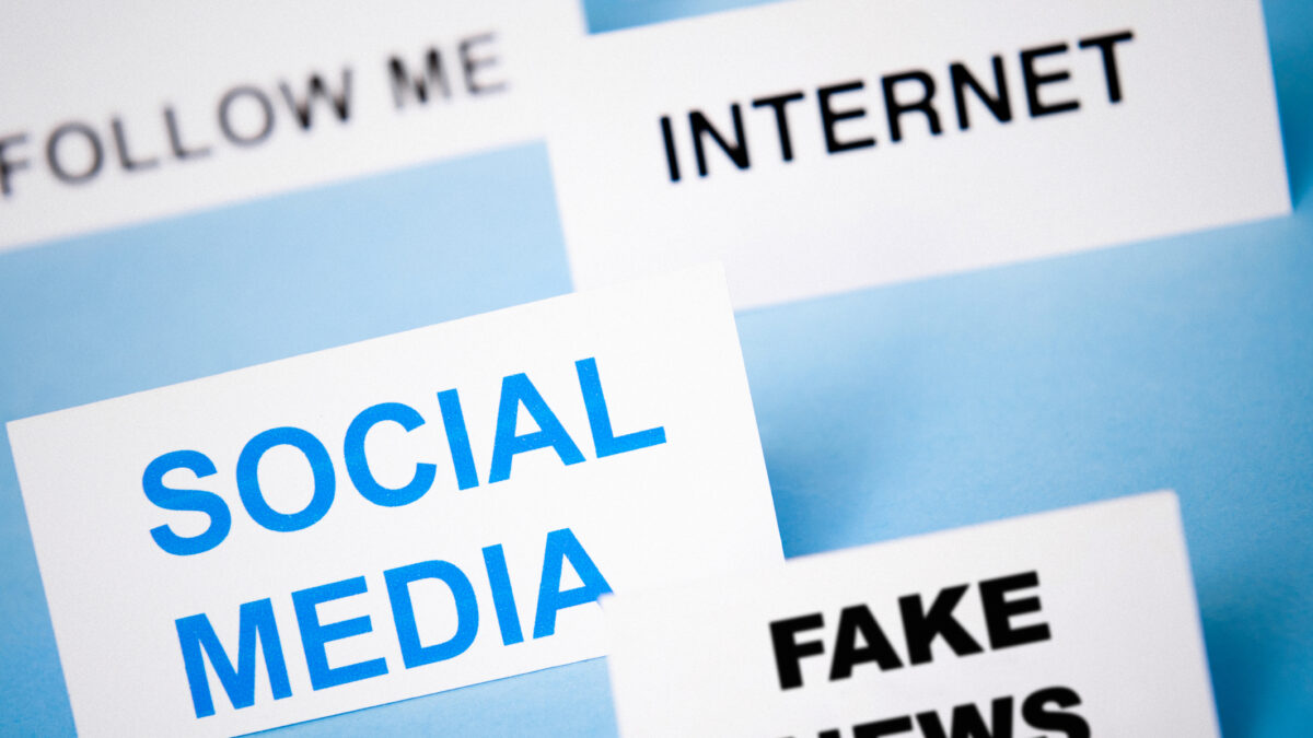 Social Media concept about the fake news