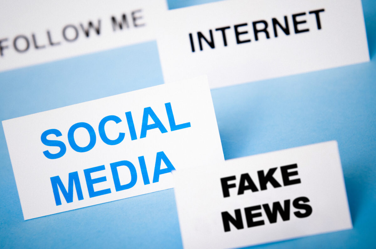 Social Media concept about the fake news