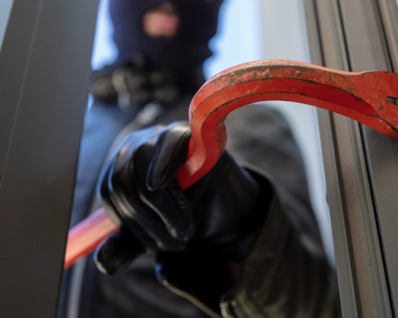 Χανιά: Απείλησαν με μαχαίρι 55χρονο μέσα στο σπίτι του – Του έκλεψαν χρήματα, αυτοκίνητο και εξαφανίστηκαν