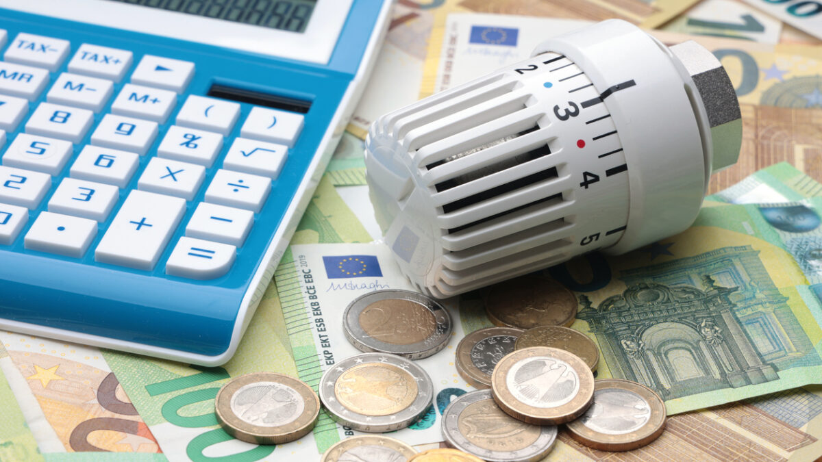 Heating thermostat with money