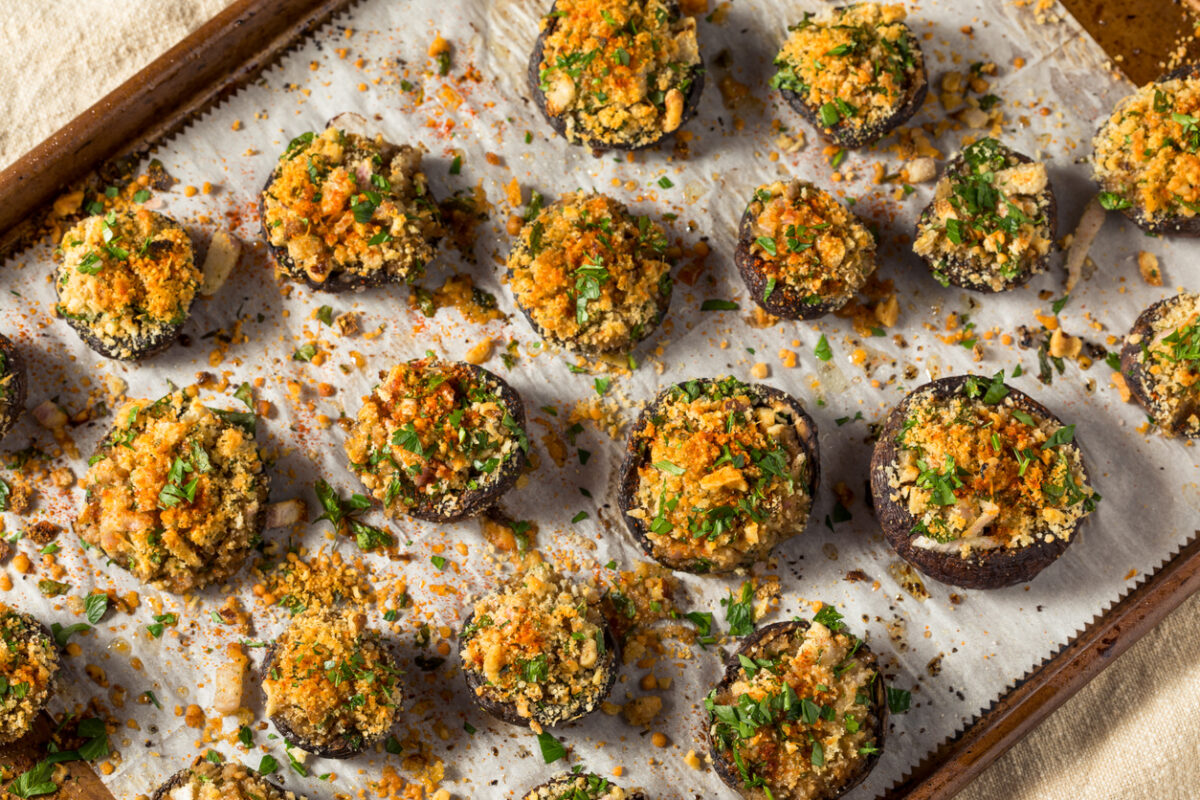 Γεμιστά μανιτάρια με αρωματικό βούτυρο και παρμεζάνα