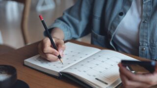 Οι αργίες του 2026: Τα τριήμερα και το μοναδικό τετραήμερο της νέας χρονιάς