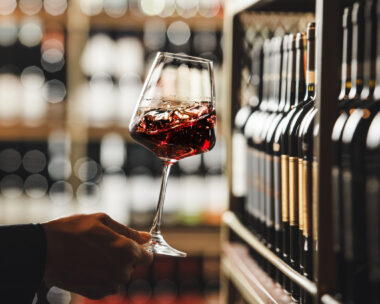 Ο Jan Konetzki, wine director στο Four Seasons Astir Palace Hotel Athens, προτείνει τα αγαπημένα του γιορτινά wine pairings