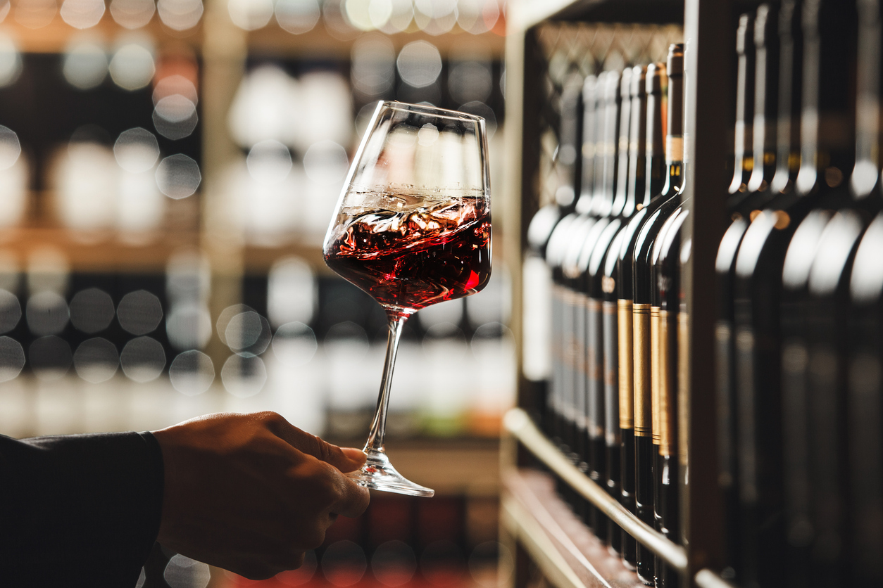 Ο Jan Konetzki, wine director στο Four Seasons Astir Palace Hotel Athens, προτείνει τα αγαπημένα του γιορτινά wine pairings