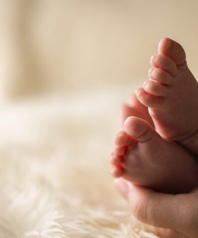 Θρίλερ με μωρό 5 μηνών που ξεψύχησε στο κρεβάτι των γονέων του – «Ξυπνήσαμε και βρήκαμε την μικρή παγωμένη»