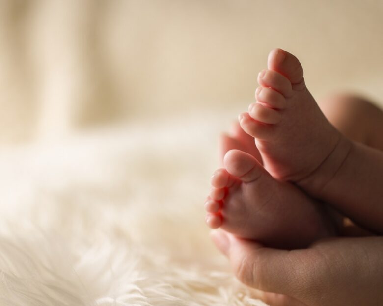 Θρίλερ με μωρό 5 μηνών που ξεψύχησε στο κρεβάτι των γονέων του – «Ξυπνήσαμε και βρήκαμε την μικρή παγωμένη»