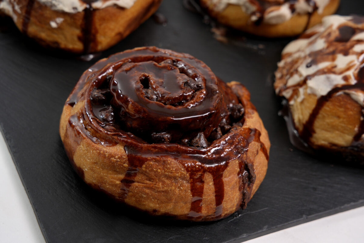 Ρολά κανέλας με σοκολάτα