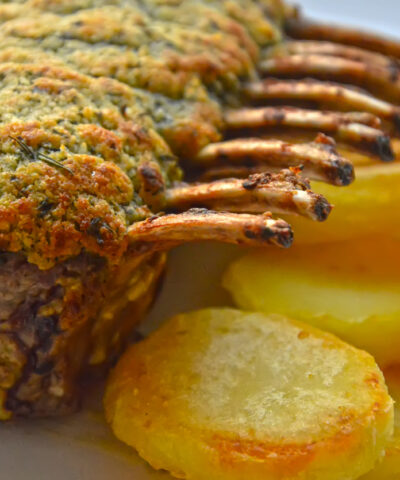 Κατσικάκι με κρούστα γιαουρτιού