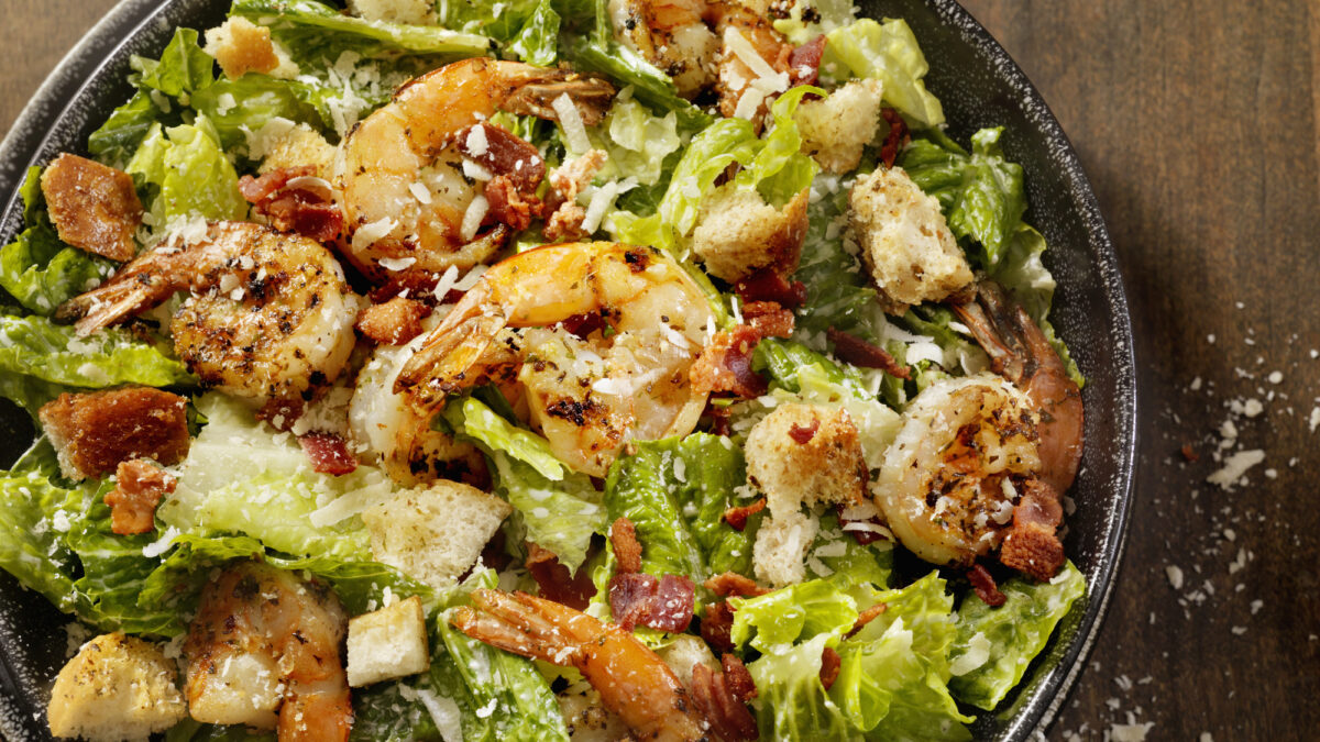 Σαλάτα σίζαρ με γαρίδες