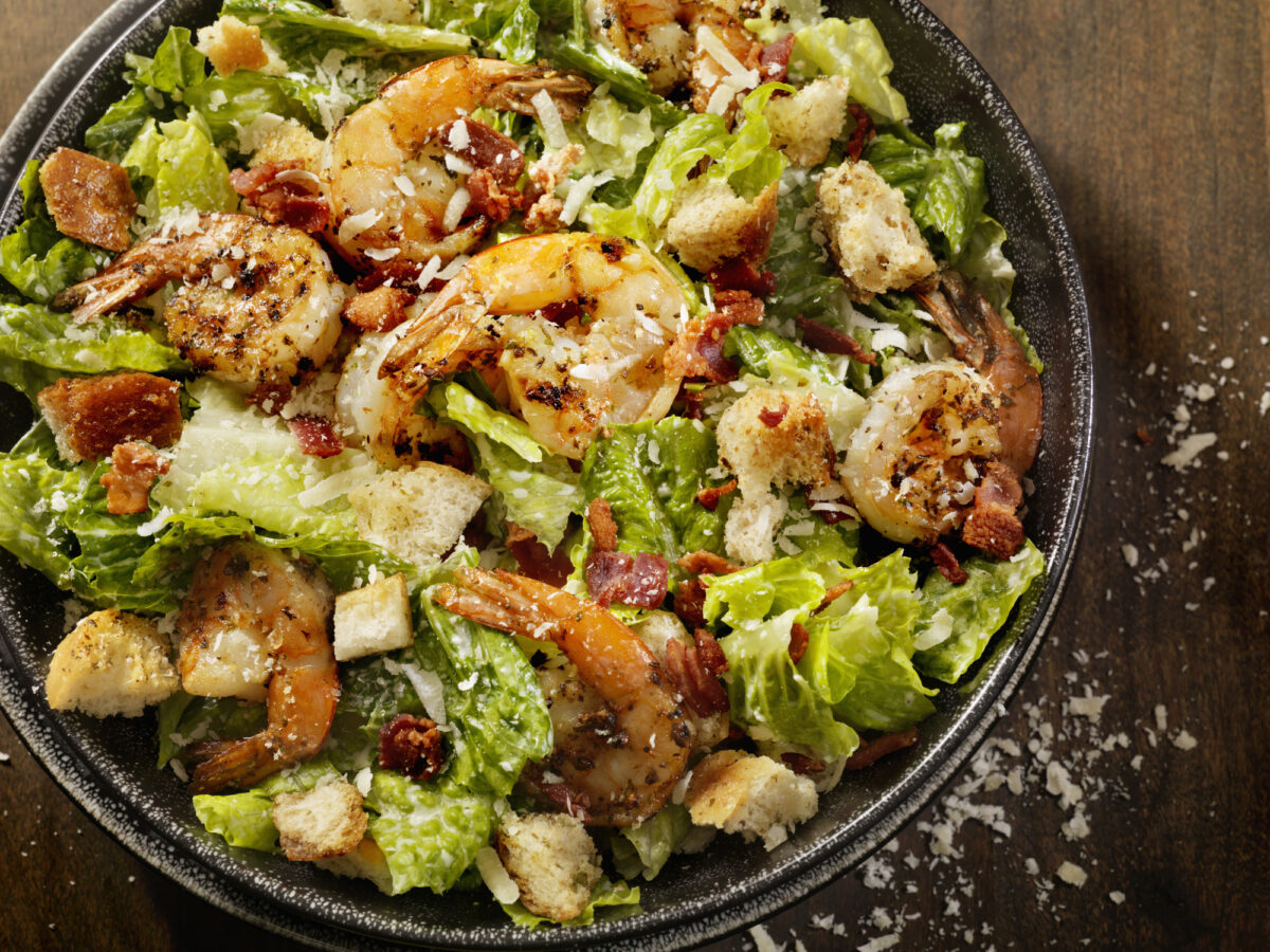 Σαλάτα σίζαρ με γαρίδες