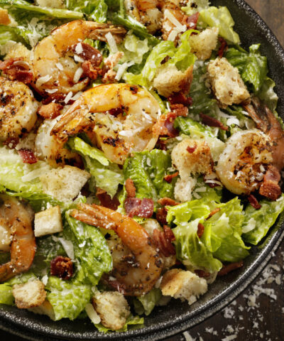 Σαλάτα σίζαρ με γαρίδες