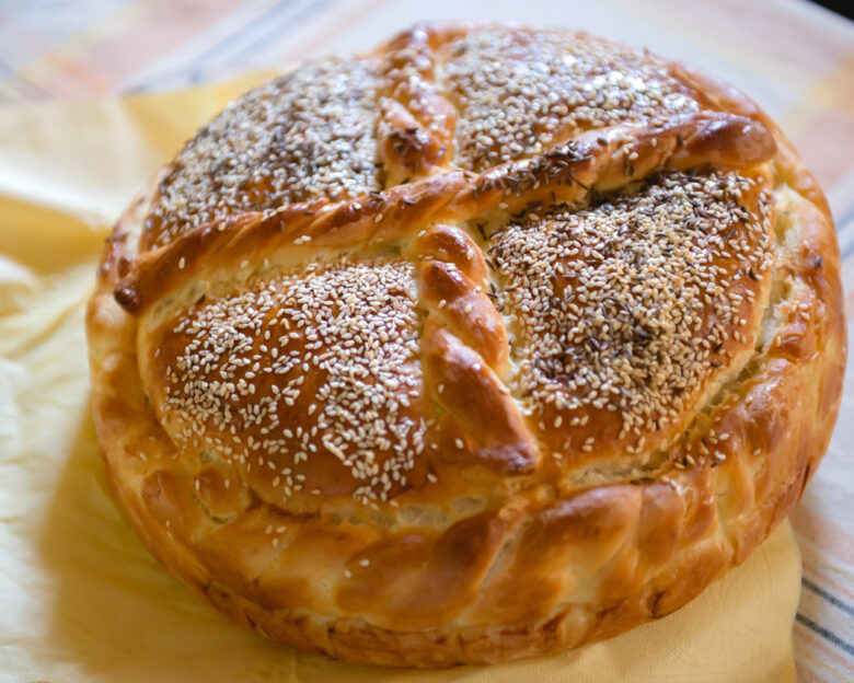 Συνταγή για παραδοσιακό Χριστόψωμο ένα στολίδι που τρώγεται