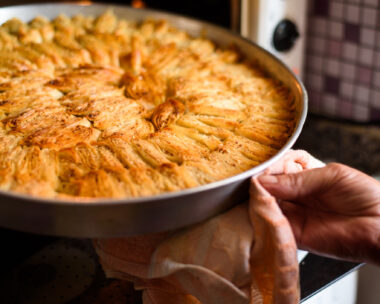 Νηστίσιμη πατατόπιτα με φύλλο κρούστας