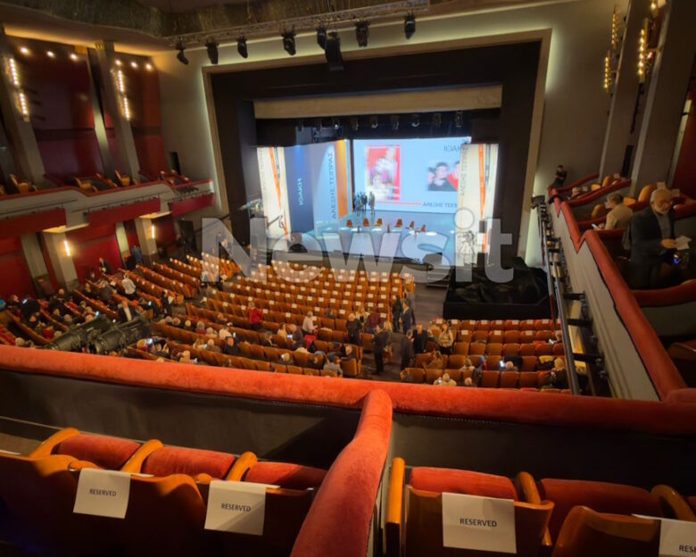 Ο Αλέξης Τσίπρας παρουσιάζει το βιβλίο του «Ιθάκη»